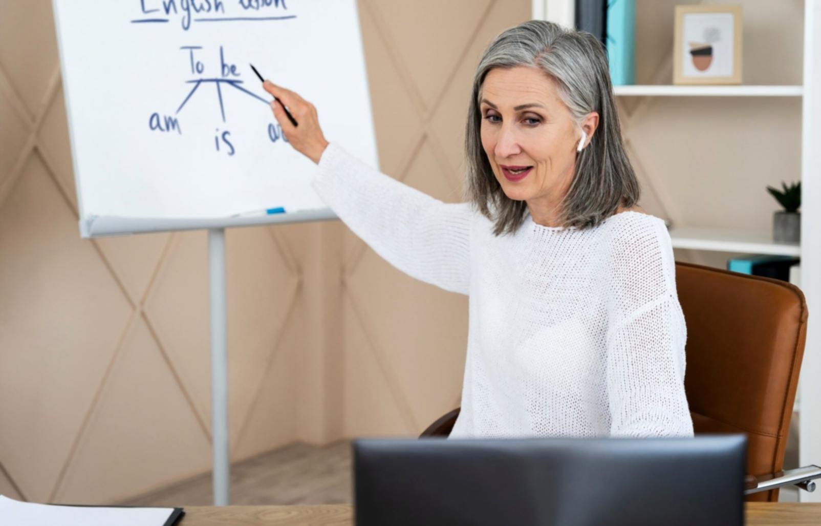 Grupo de profesionales en sesión de networking colaborativo